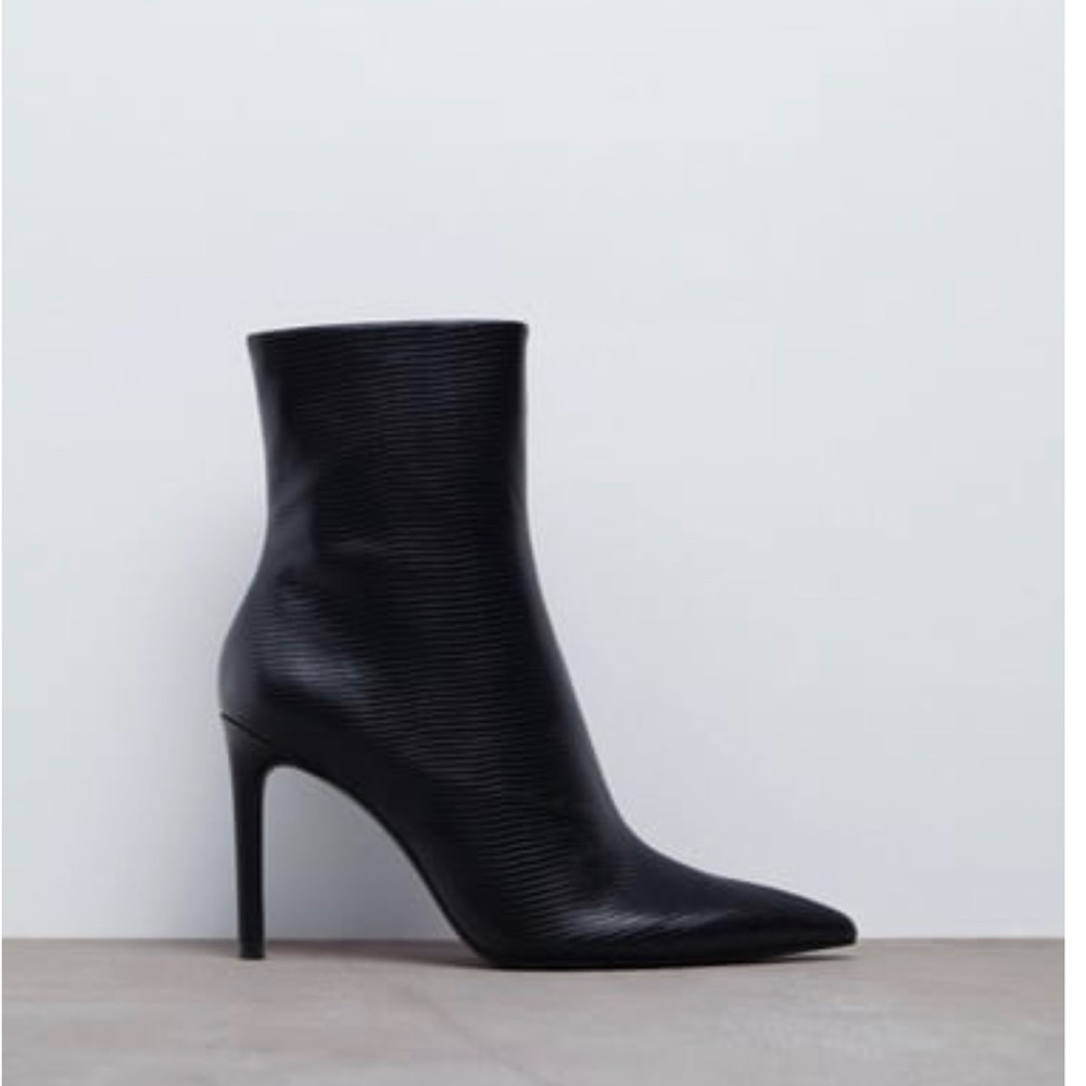 BRAND NEW ZARA BLACK EMBOSSED HIGH HEEL ANKLE ZIP BOOT SIZE 41